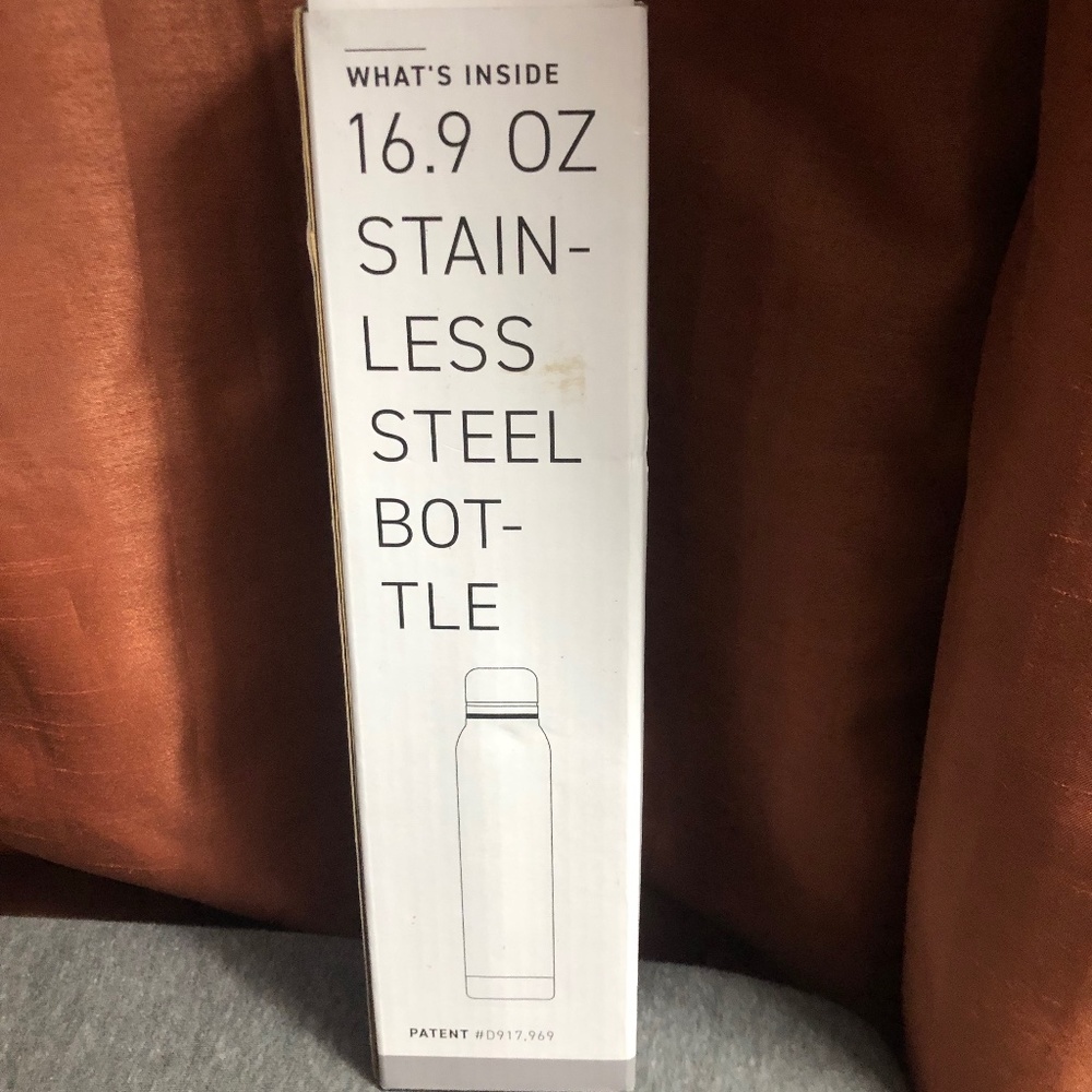 Stainless steel water bottle